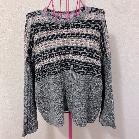 Victoria’s Secret sweater size Small - Picture 5 of 16